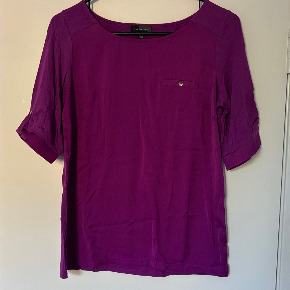 ⭐️ 4 for $20 - Bundle and save!!! ⭐️

The Limited Purple 1/2 Sleeve Top